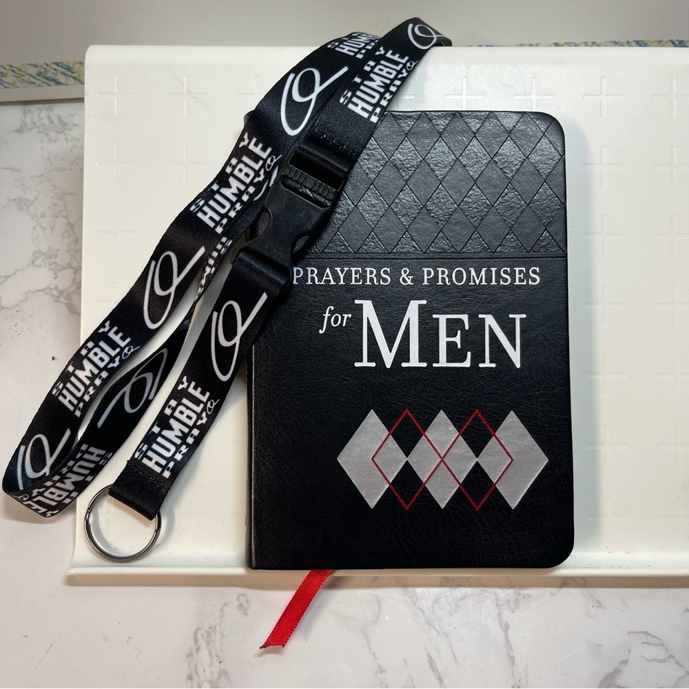 Set: Book: Prayers & Promises for Men Christian and Lanyard - Stay humble, Pray